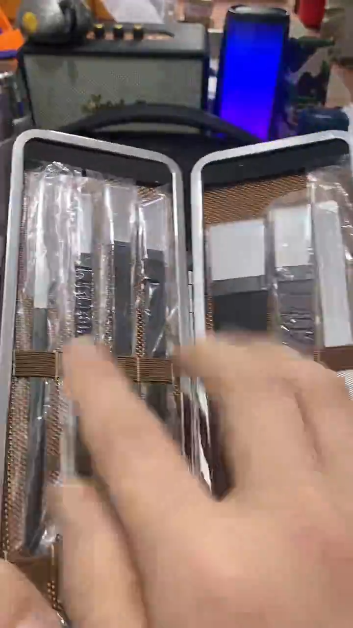 瓷片闪购商品  如图所示