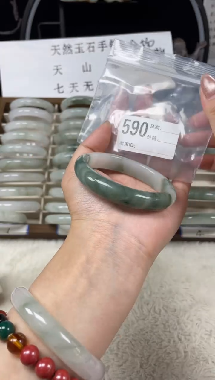 未镶嵌手镯石英质玉（天山翠）590