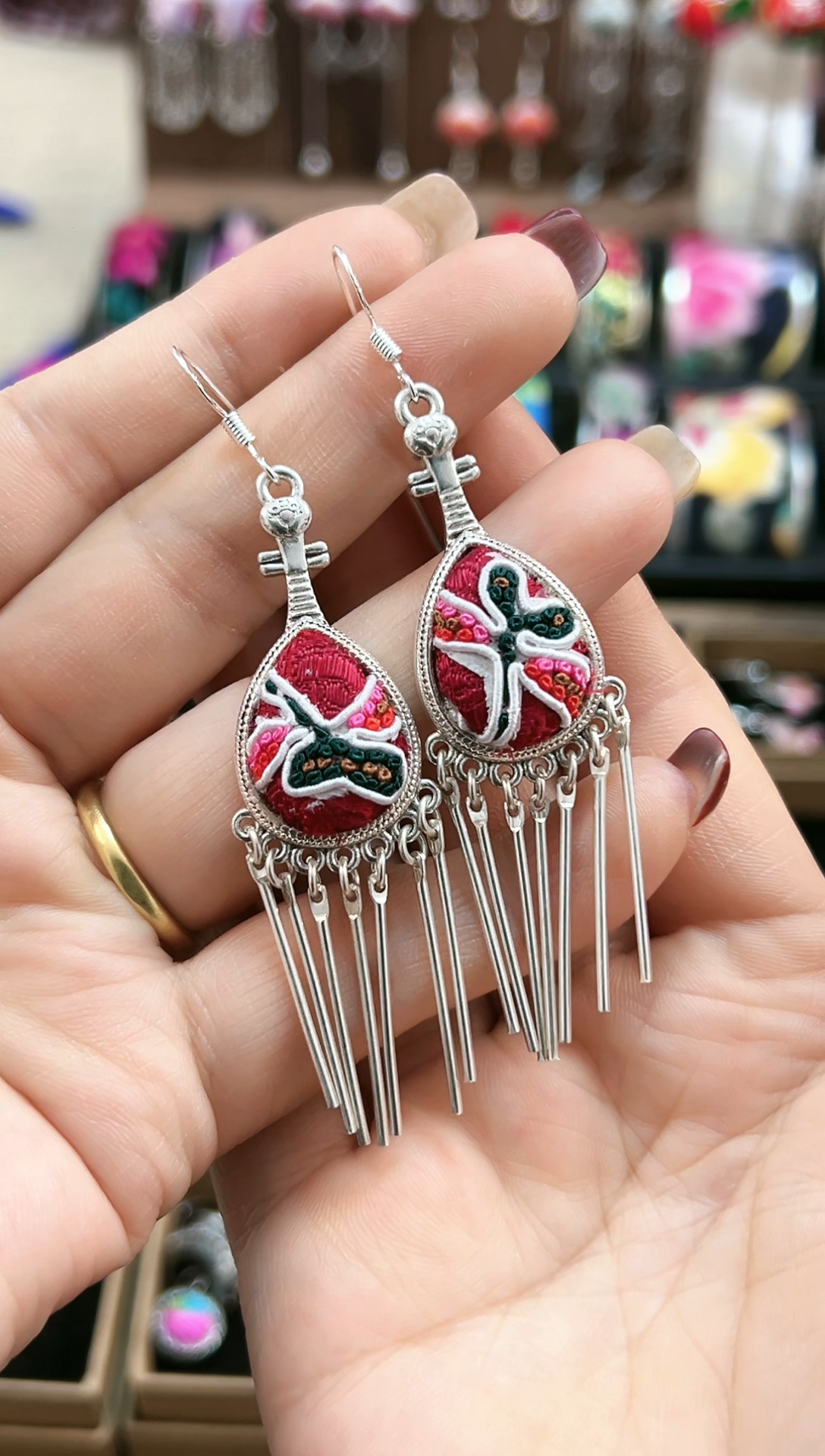 【闪购商品】织绣民族风老绣饰品299