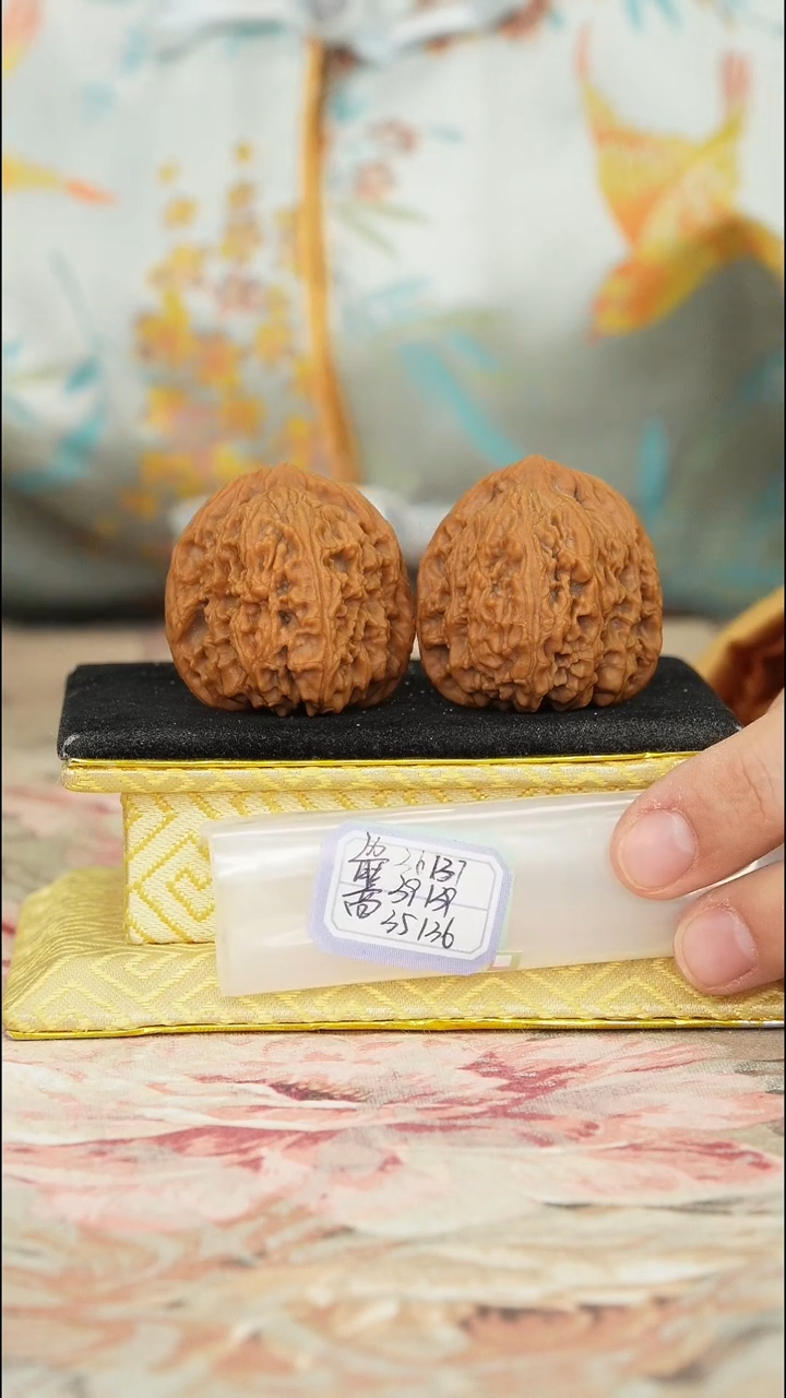 【闪购商品】文玩核桃把件赵喜满南将石