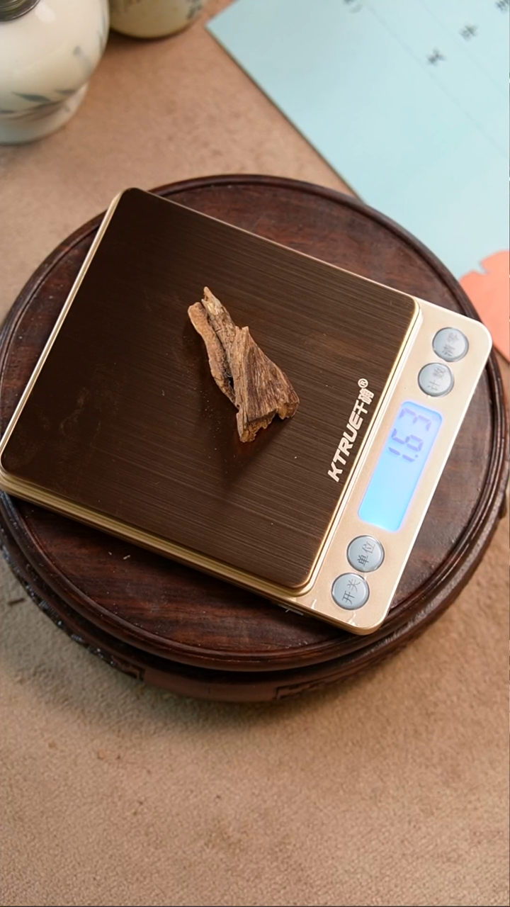 沉香【柬埔寨菩萨棋土沉料】约1.63克 天然野 原材料 香薰香料