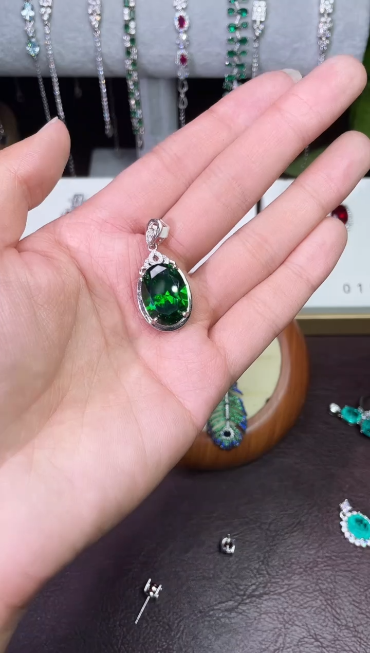 合金合成钻石绿宝吊坠