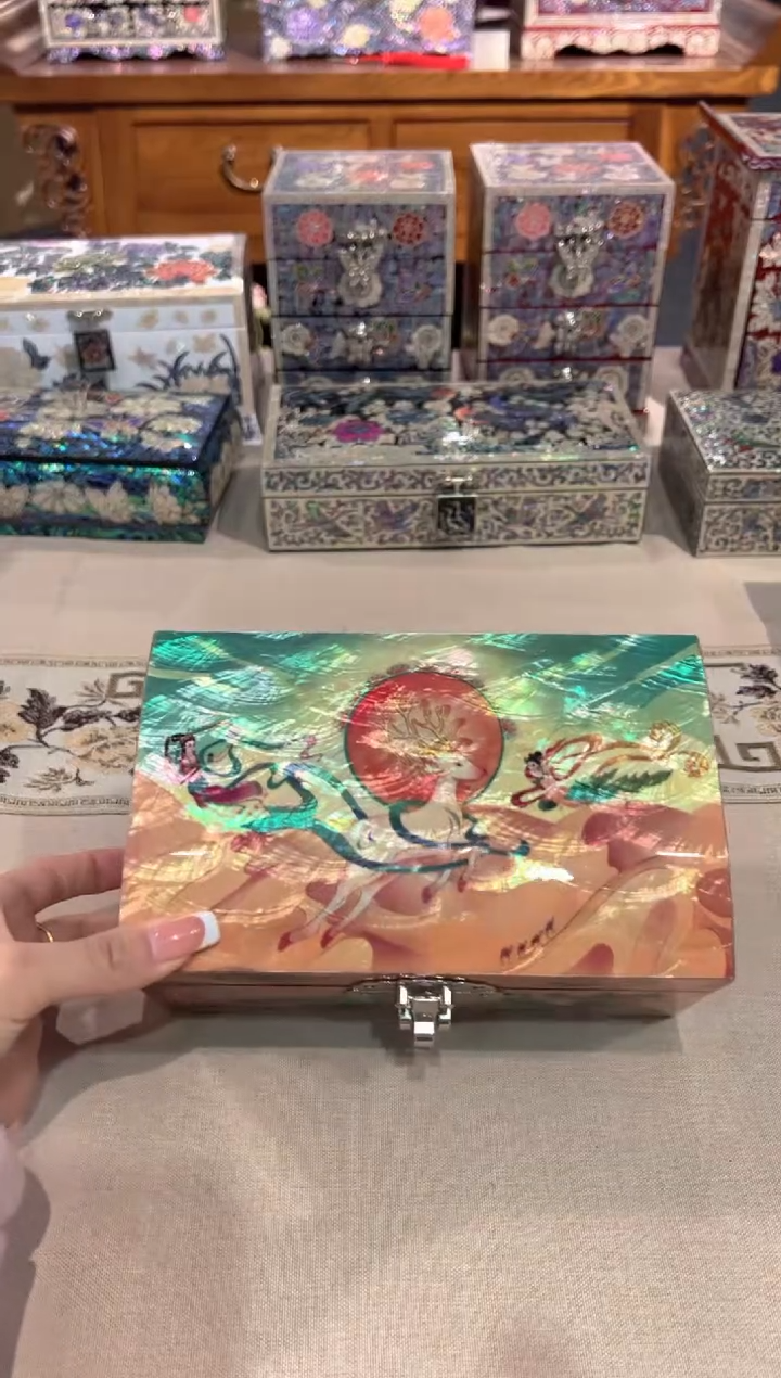 【闪购商品】鱼锁绒布底弘贝雅螺钿漆器文化馆