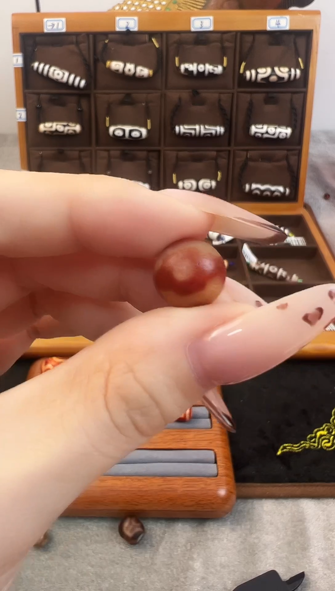 玛瑙/玉髓（覆膜）颈饰未镶嵌77.（微瑕）