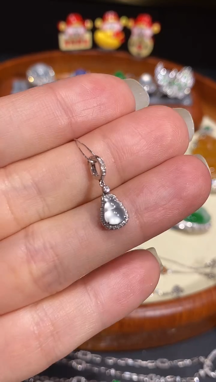 【闪购商品】翡翠颈饰18K金镶嵌吊坠