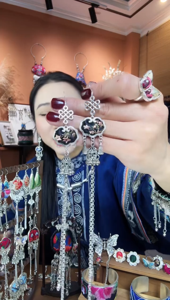 【闪购商品】刺绣纯手工民族风耳环