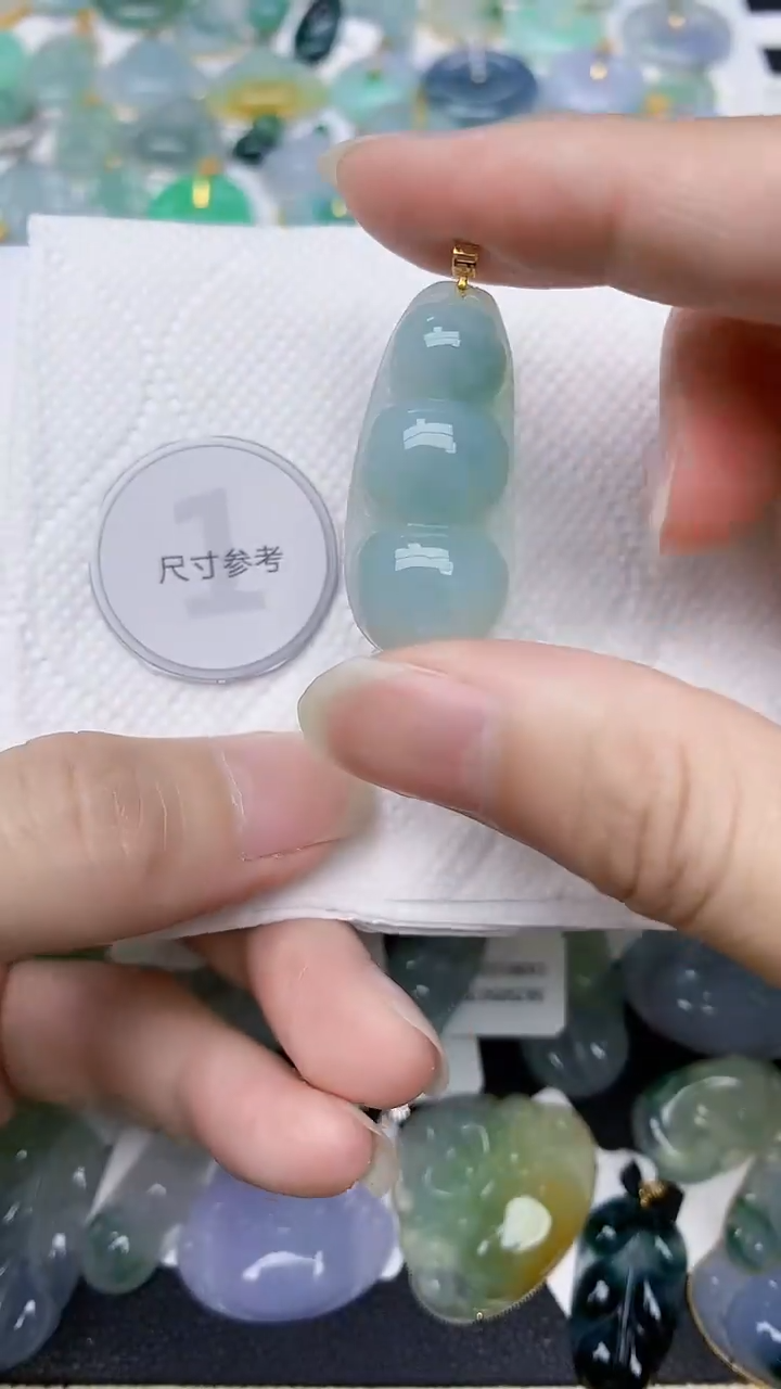 颈饰18K金镶嵌翡翠天然A货翡翠
