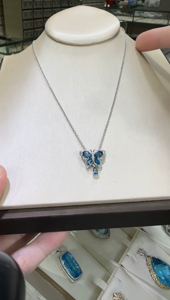 颈饰银S925镶嵌托帕石17mm伦敦蓝套链蝴蝶