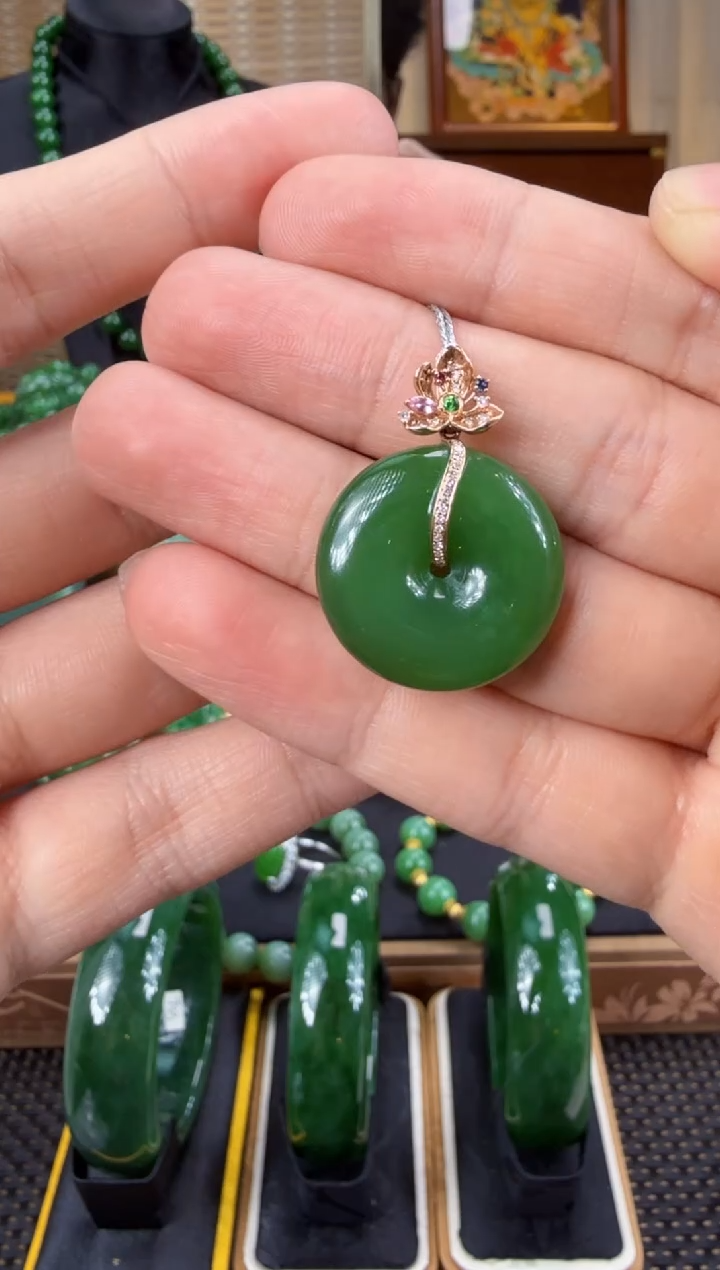 【闪购商品】和田玉（碧玉）吊坠(赠链)18K金镶嵌 
