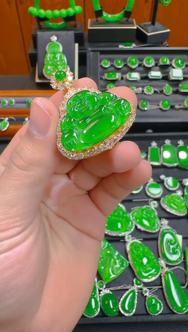 【闪购商品】翡翠吊坠(赠链)银S925镶嵌天然A货翡翠