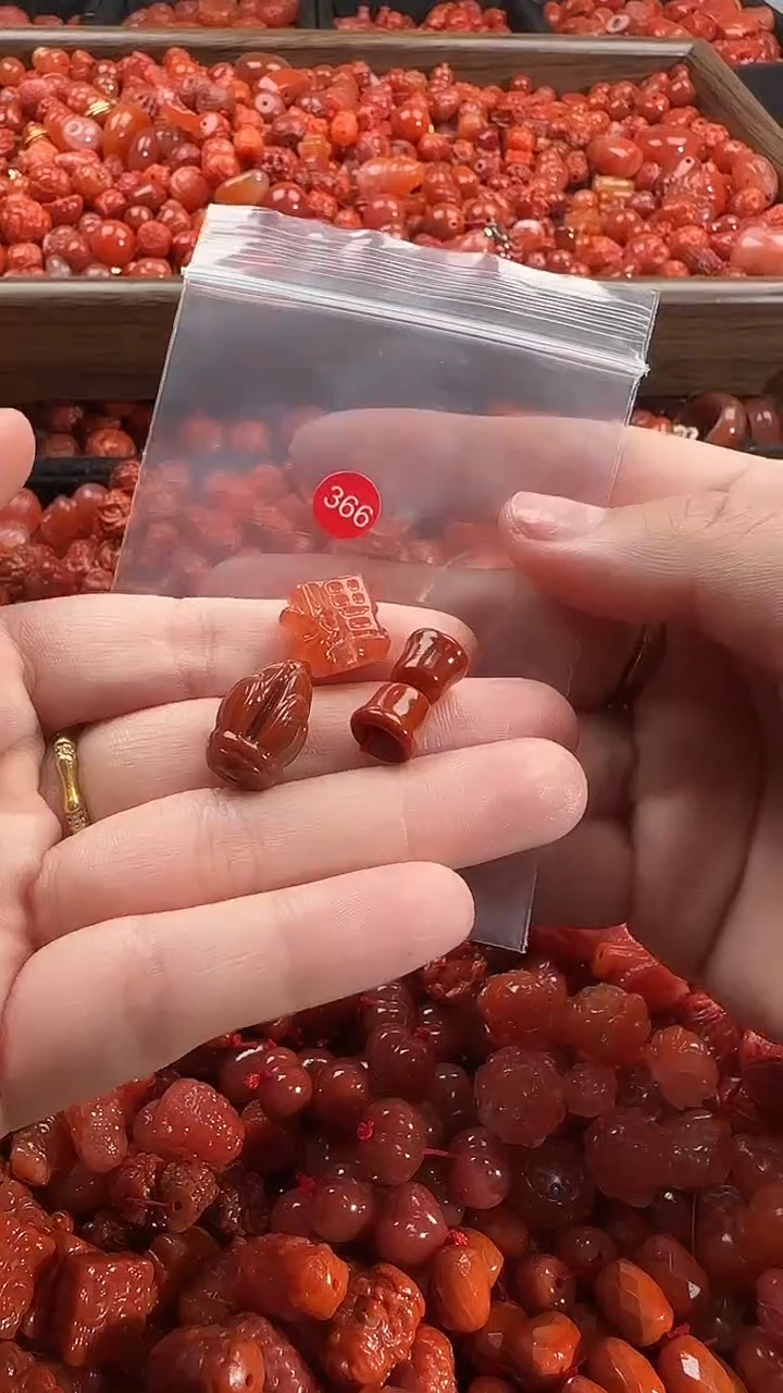颈饰未镶嵌南红玛瑙1