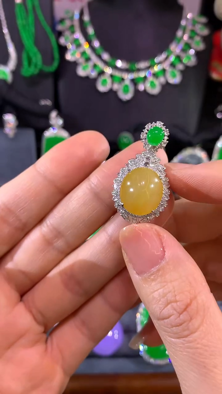 吊坠(不含链)18K金镶嵌翡翠吊坠