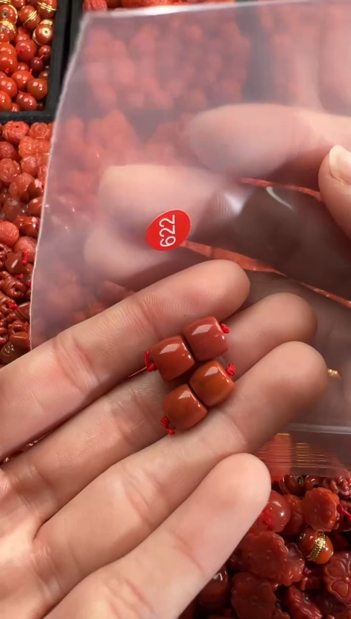 南红玛瑙未镶嵌颈饰1