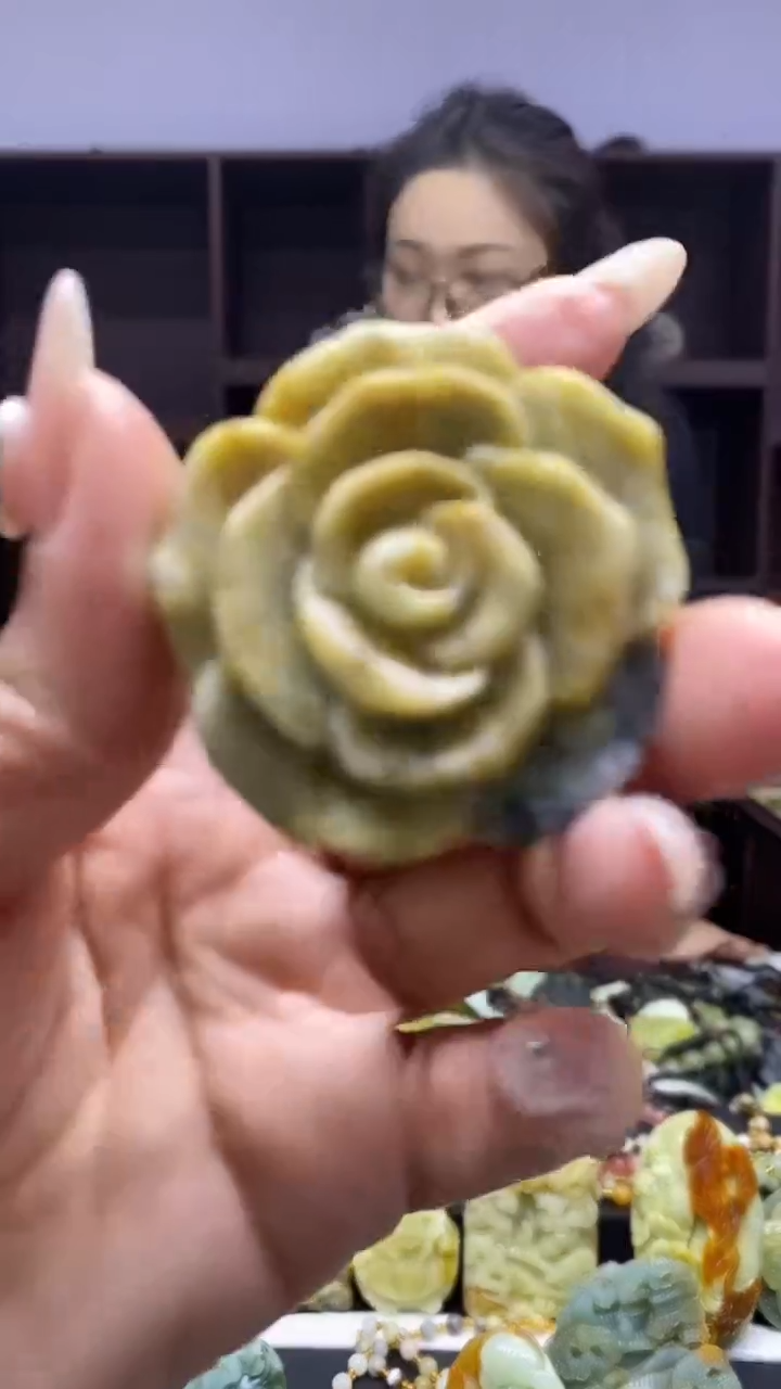未镶嵌岫玉挂件 