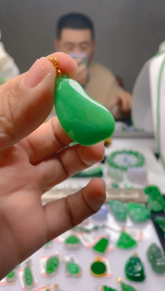 【闪购商品】翡翠颈饰18K金镶嵌新号开播，全场乱卖