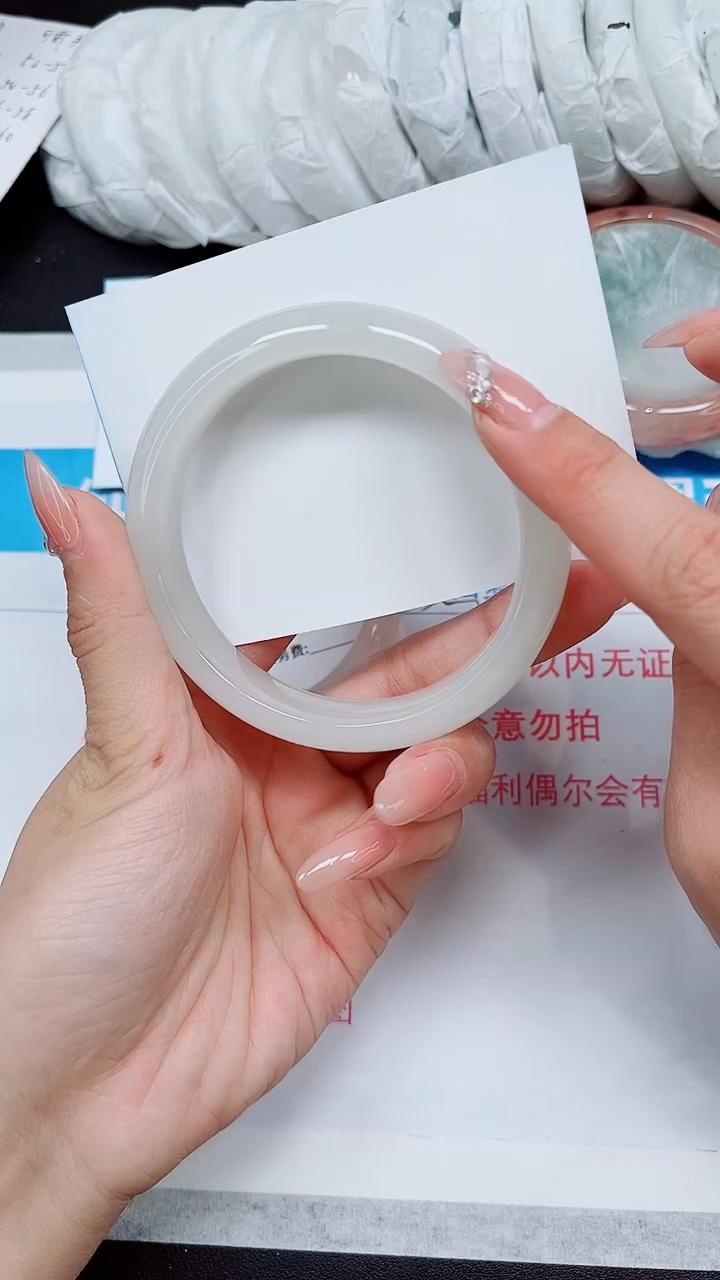 【闪购商品】石英质玉手镯未镶嵌A18-64*65