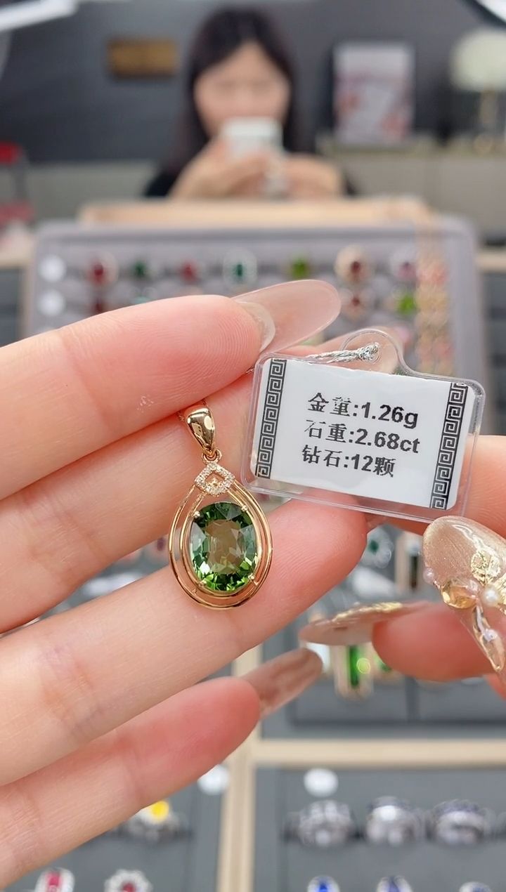 【闪购商品】碧玺颈饰18K金镶嵌2. 68