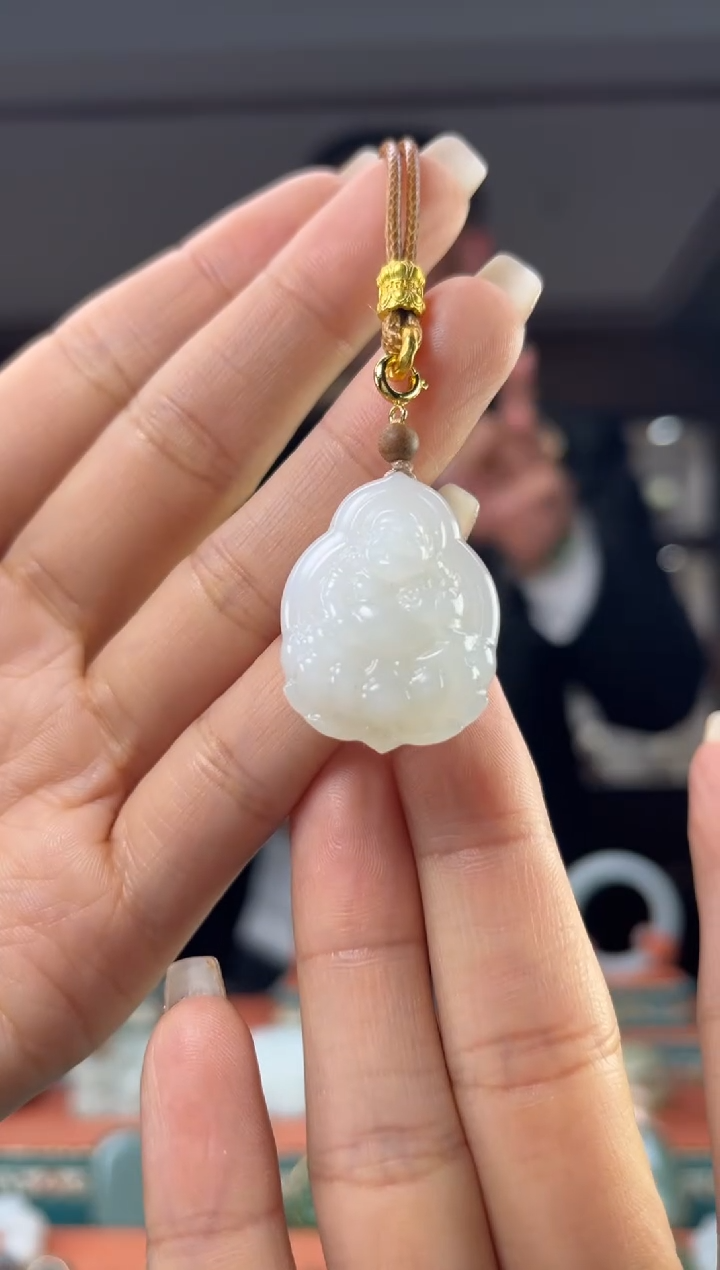 颈饰未镶嵌和田玉佩佩