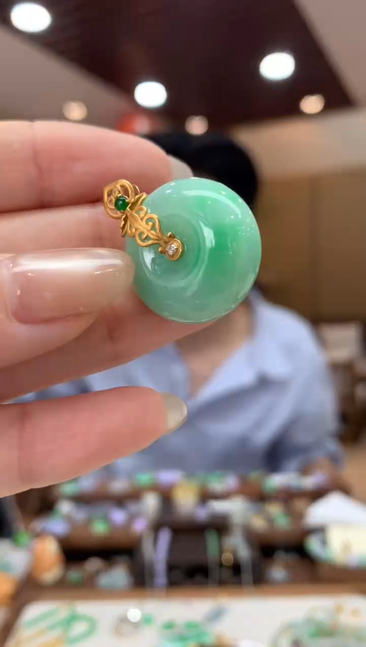翡翠18K金镶嵌吊坠(不含链)平安扣