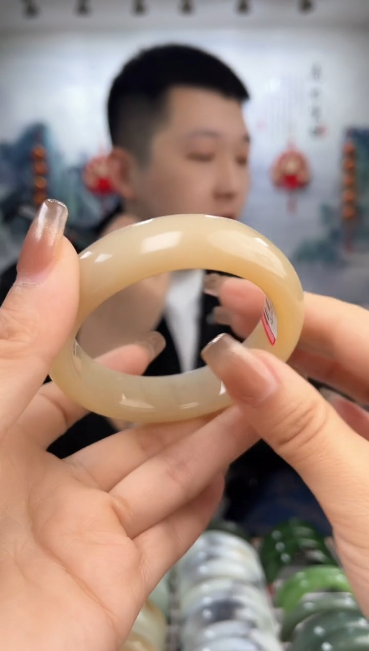 【闪购商品】和田玉手镯未镶嵌57圈口0851