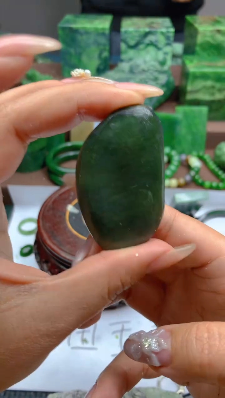 和田玉（碧玉）未镶嵌珠宝半成品1