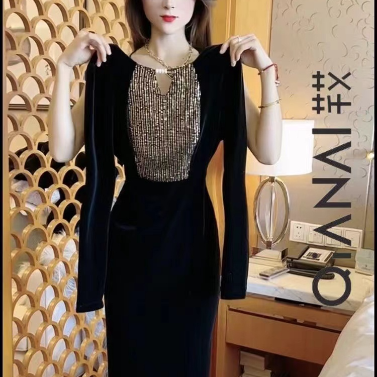W73御姐风收腰圆领长袖重工珠片金丝绒连衣裙女
