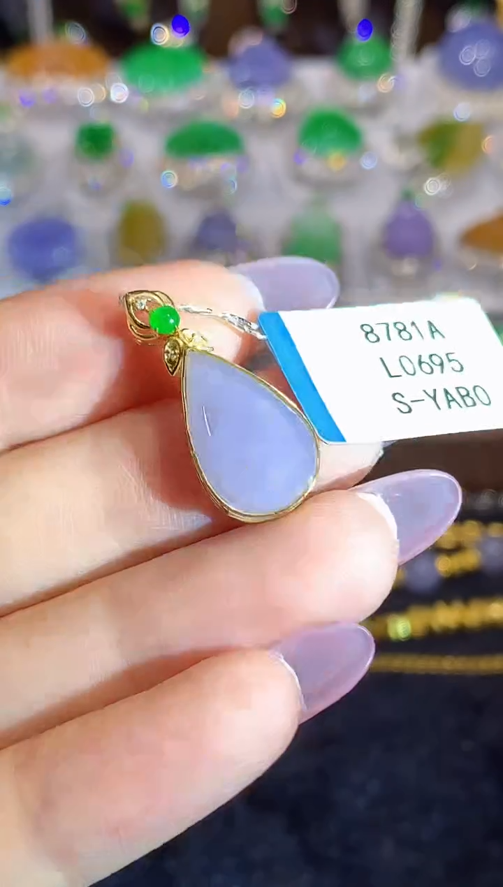 吊坠(不含链)18K金镶嵌翡翠多样性发其一