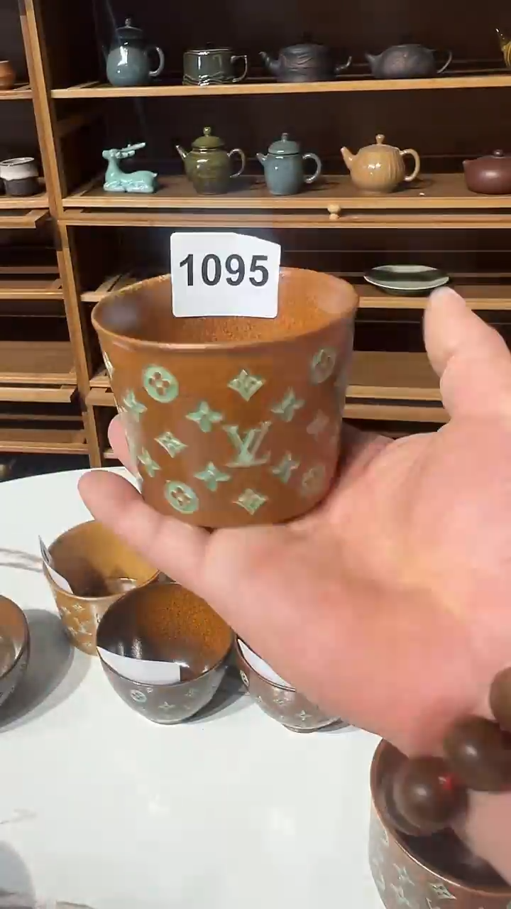 龙泉窑老花特大号冰桶微瑕1095