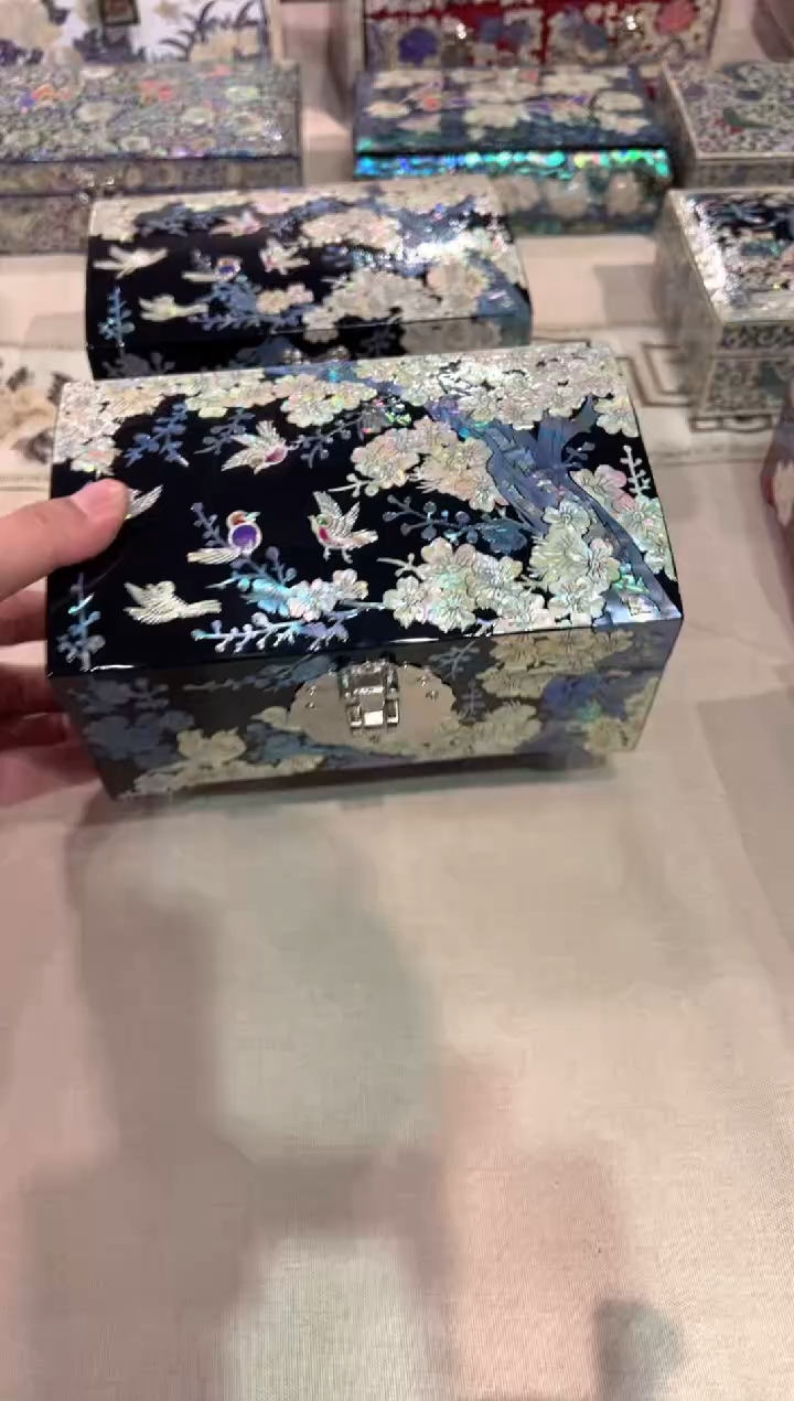 【闪购商品】鱼锁绒布底弘贝雅螺钿漆器文化馆