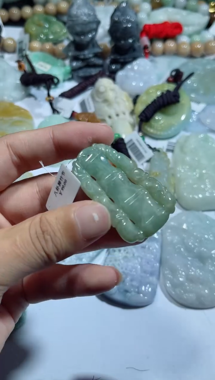 【闪购商品】翡翠颈饰未镶嵌00005706