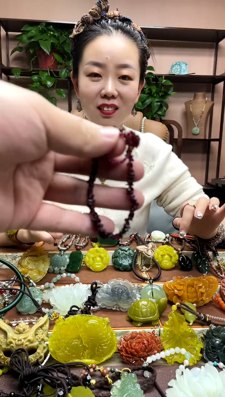 未镶嵌手串石榴石多样性发货发其中之一