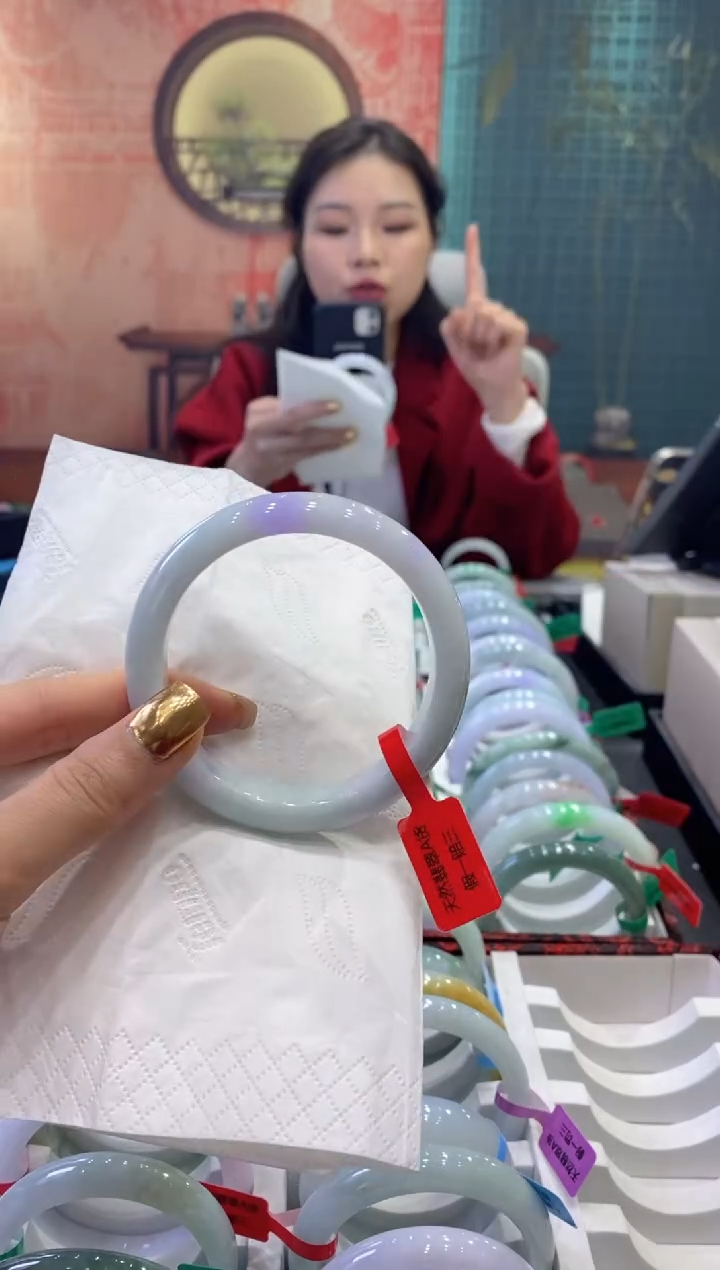 【闪购商品】翡翠手镯未镶嵌多人18403