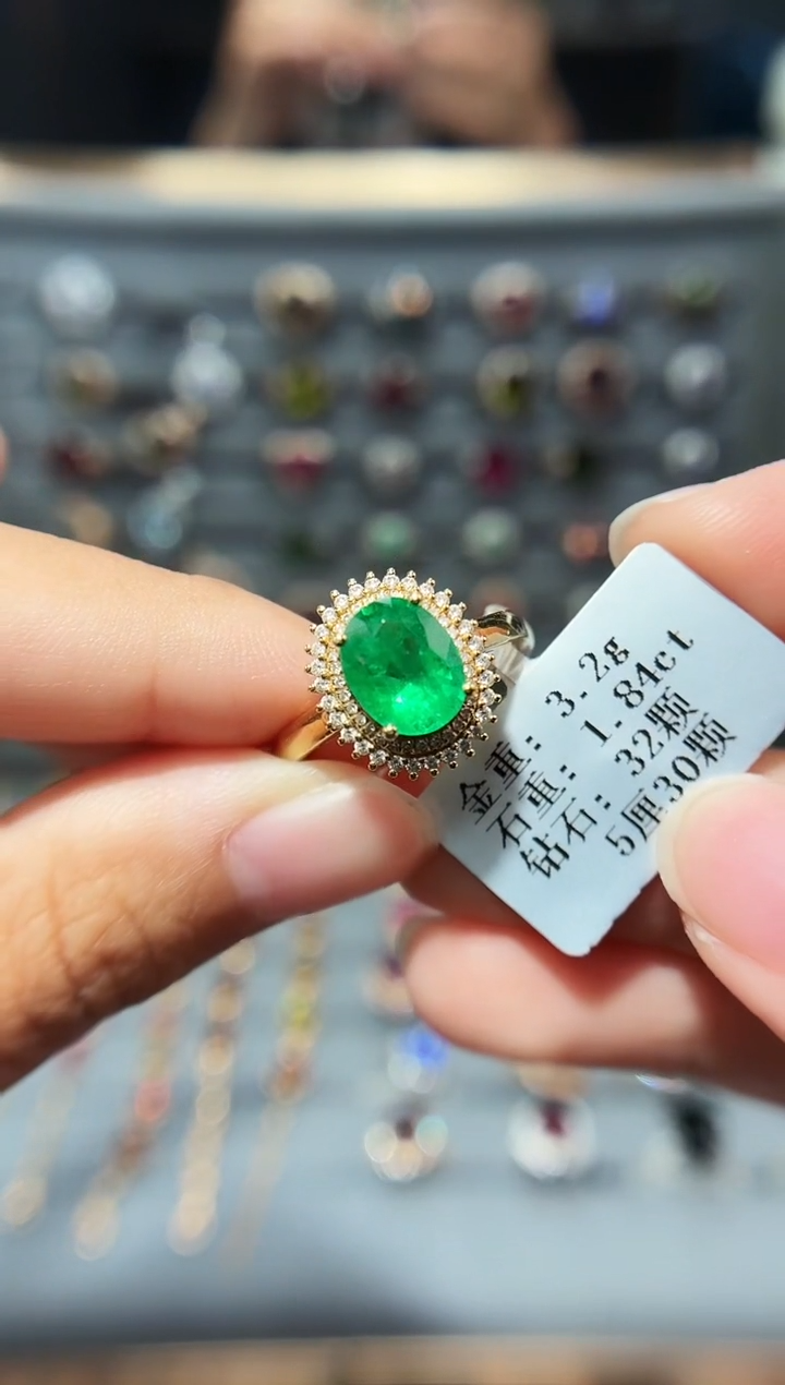 18K金镶嵌戒指祖母绿1.84.