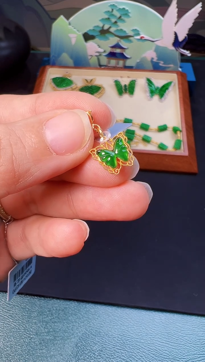 【闪购商品】翡翠颈饰18K金镶嵌吊坠