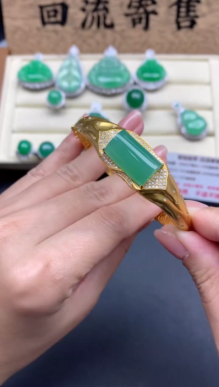 【闪购商品】翡翠手镯18K金镶嵌614-中国好珍宝