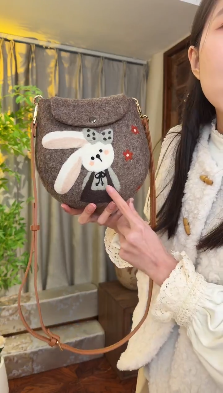 羊毛非遗羊毛毡包 蛋蛋包三花兔