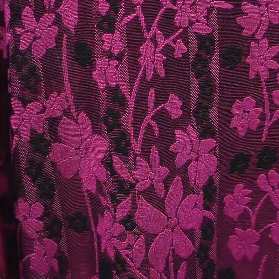 玫红色条纹提花弹力针织时装面料（不支持7天无理由）