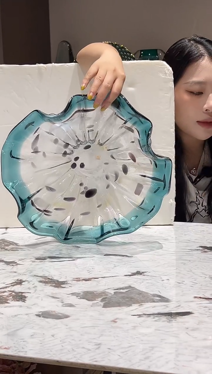 蓝色荷叶琉璃小果盘
