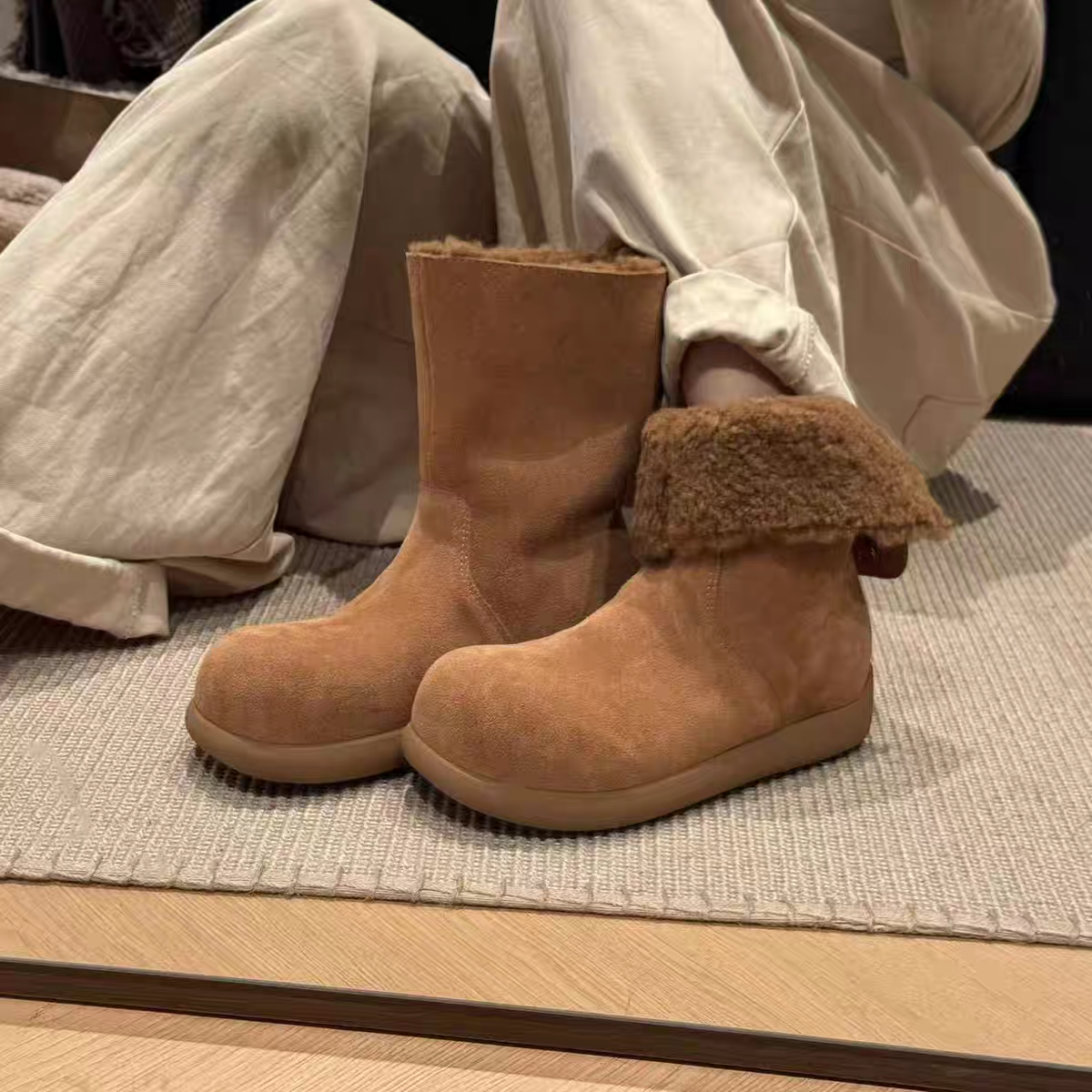 芒果头两穿雪地靴套筒冬季时尚雪地靴休闲风圆头中筒