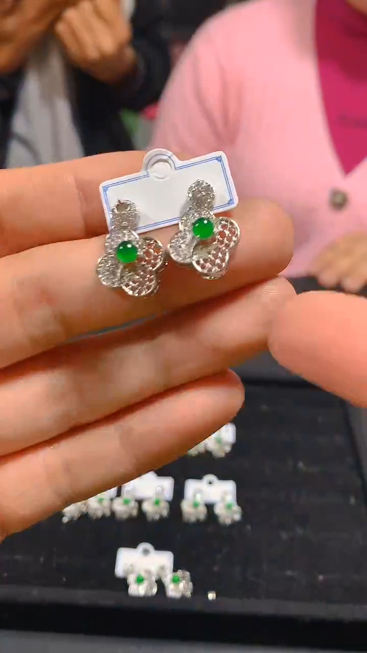 未镶嵌翡翠耳饰多样性发一