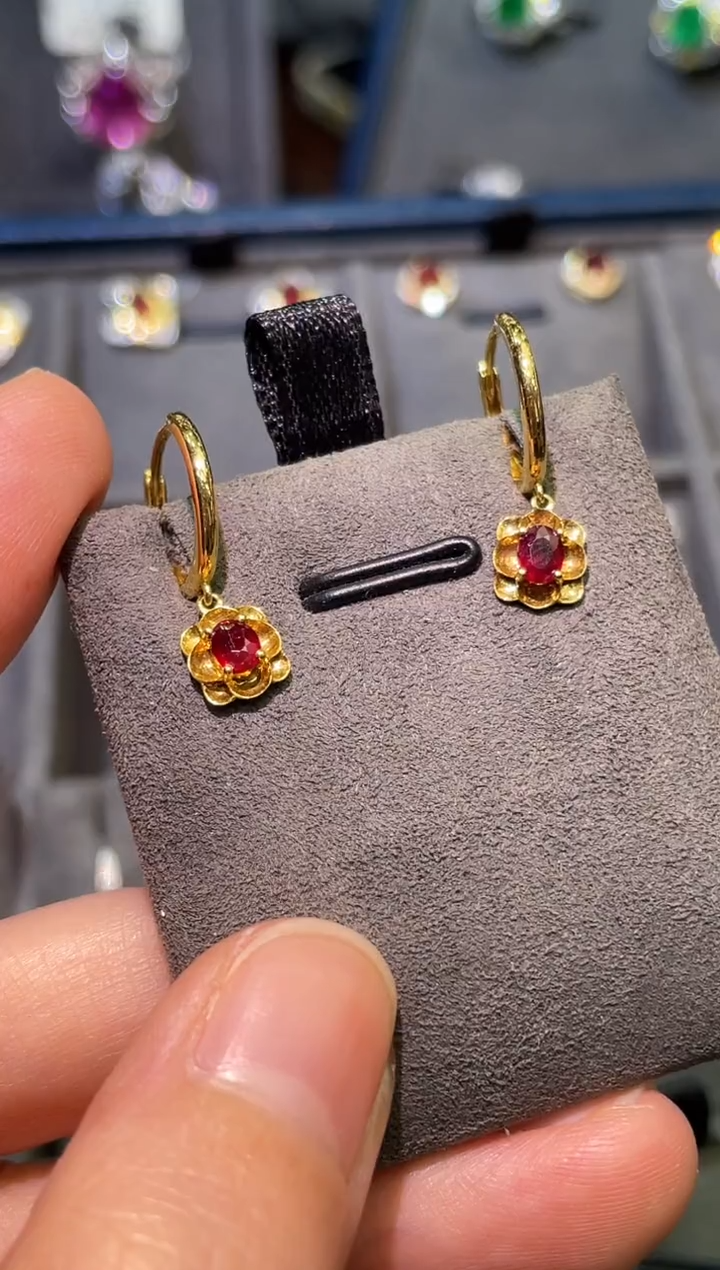 【闪购商品】红宝石耳饰18K金镶嵌0.46ct