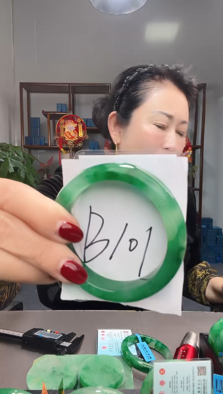 【闪购商品】石英质玉手镯未镶嵌非洲翠