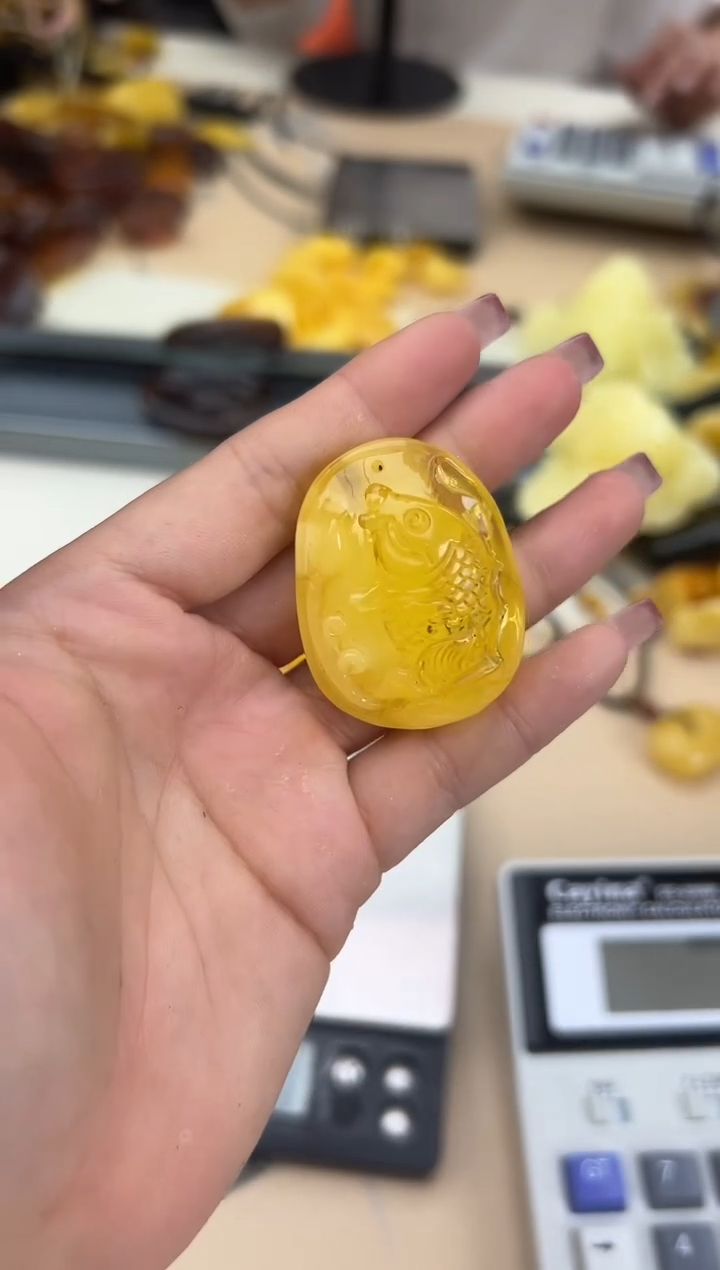 【闪购商品】琥珀裸石未镶嵌蜜蜡吊坠