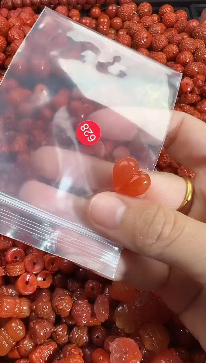 颈饰未镶嵌南红玛瑙1