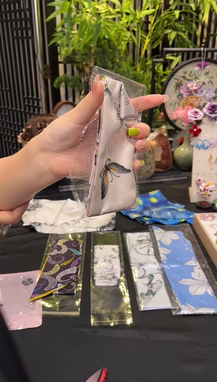 织绣皆*由非遗绒花手工饰品