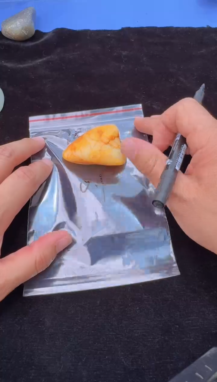 和田玉（糖玉）未镶嵌挂件和田玉