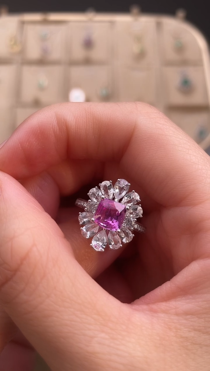 【闪购商品】彩色蓝宝石戒指18K金镶嵌无烧主石：1.55ct