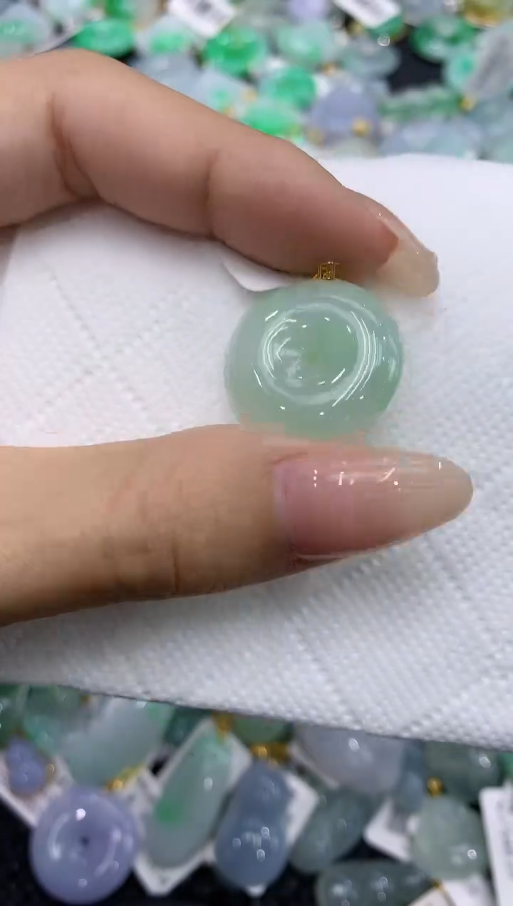 翡翠18K金镶嵌颈饰111111111111