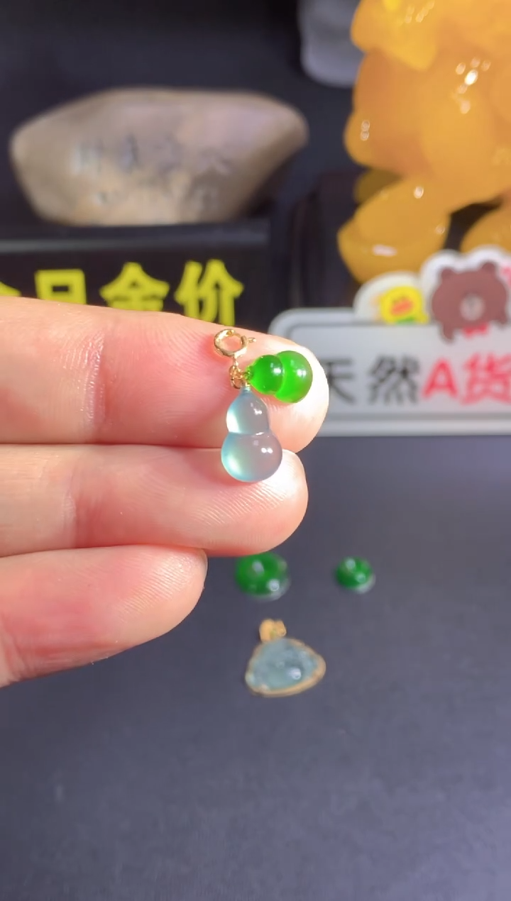 翡翠18K金镶嵌颈饰   