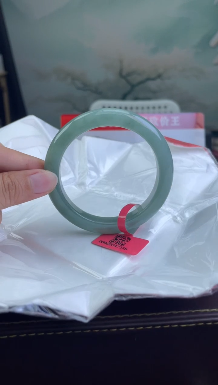 翡翠手镯未镶嵌1翡翠手镯